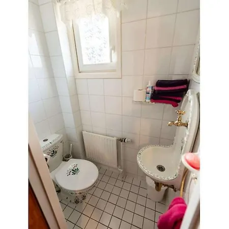 With 4 Bedrooms برونلاغ