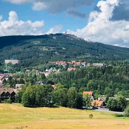 With 4 Bedrooms بيت للعطل برونلاغ