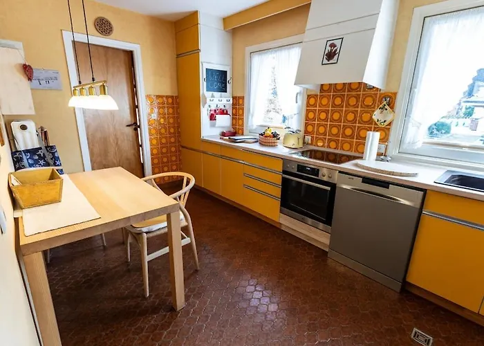 With 4 Bedrooms Браунлаге