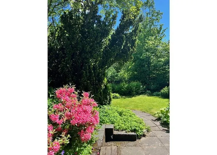 With 4 Bedrooms Браунлаге